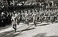 Desfile de guardias civiles y policias armados en San Sebastián (1942).jpg