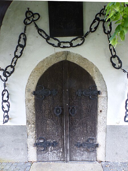 File:Desselbrunn Pfarrkirche - Portal Leonhard 1.jpg