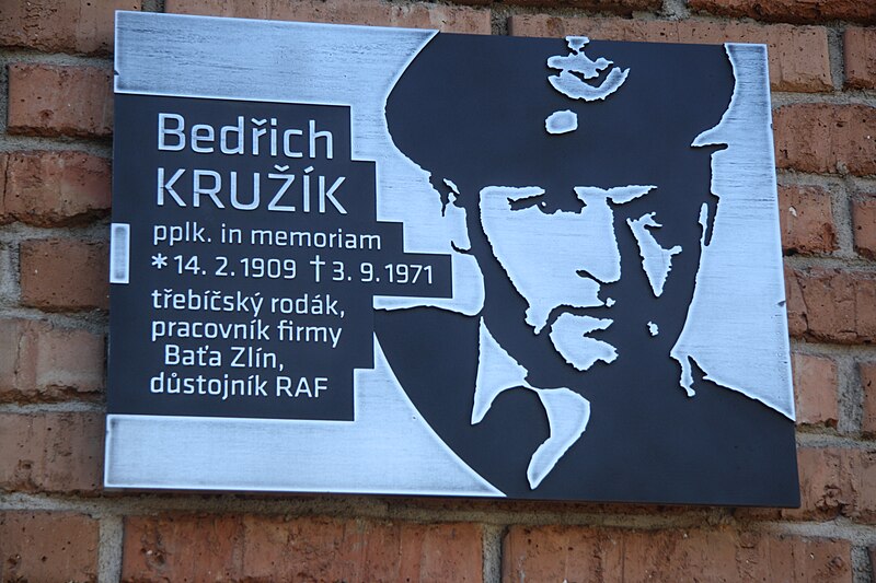 File:Detail of plaque of Bedřich Kružík at revealing of plaque of Bedřich Kružík in Třebíč, Třebíč District.jpg