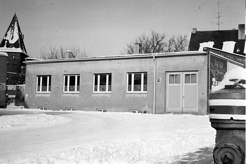 File:Die 1954 erstellten Fertigungsräume der Firma Gebr. Piegler in Nürnbergs Altstadt.jpg