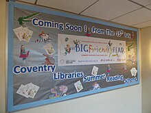 2015 Summer Reading Challenge (yang Roald Dahl bertema) yang diiklankan di perpustakaan lokal di Coventry, Inggris.