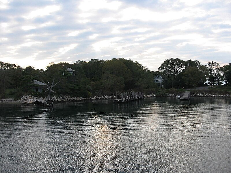 File:Docks at Fishers Island.jpg