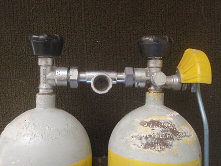 Dräger cylinder valves with downstream manifold and reserve lever on twin 140mm diameter 7 litre steel cylinders