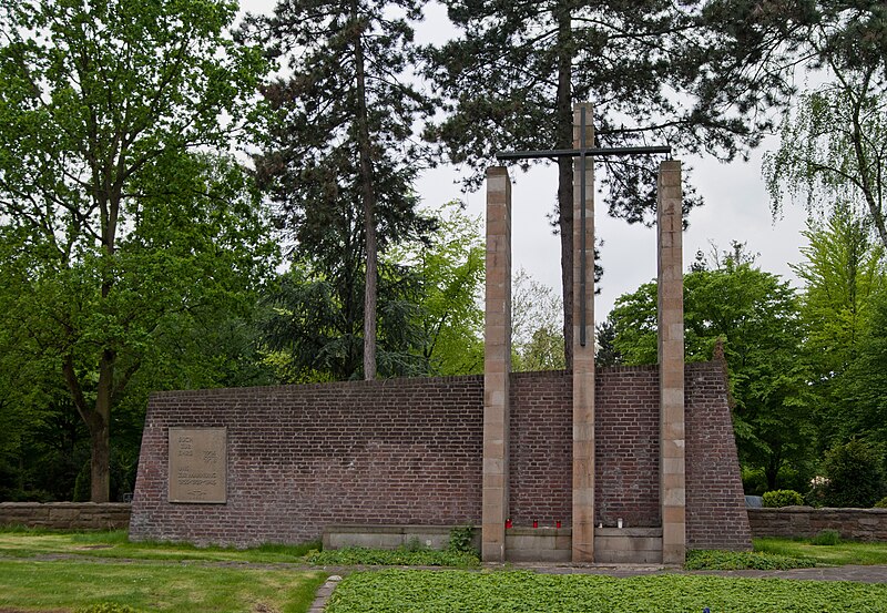 File:Duisburg, Aldenrade, Friedhof, 2012-05 CN-01.jpg