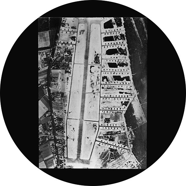 File:Een-luchtfoto-van-het-vliegveld-kluis.jpg