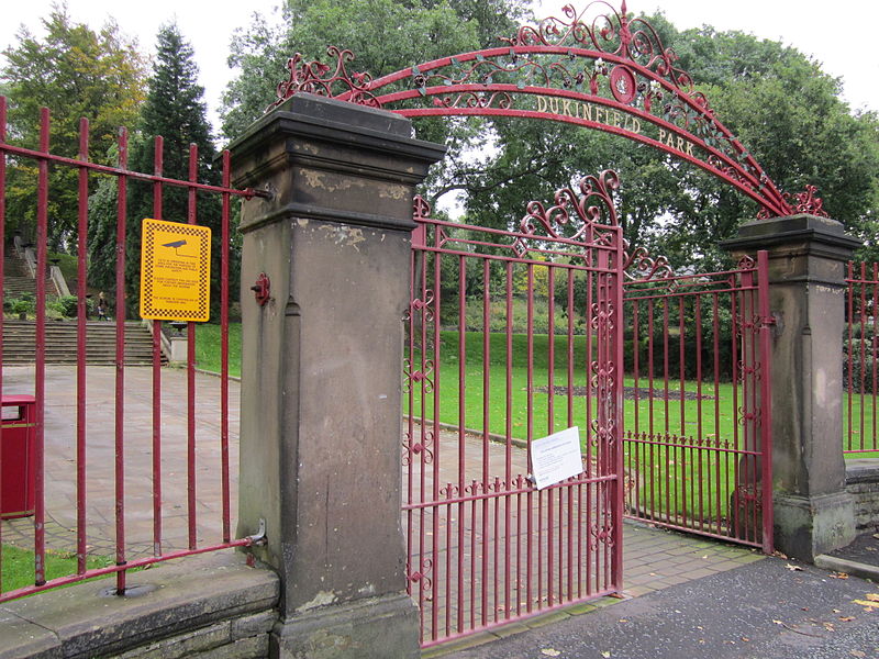 File:Entrance to Dukinfield Park.JPG