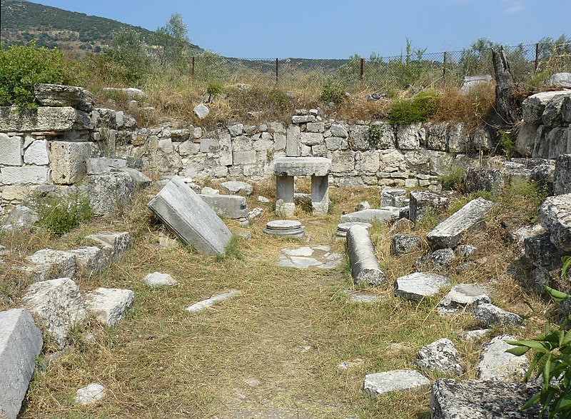 File:Epidauros basilica altar.JPG