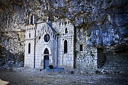 Ermitage de San Michele Arcangelo et Redentore - Parc Naturel des Monts Aurunci.jpg