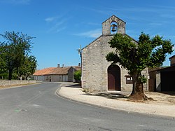 FR 79 Loubigné - Église Saint-Pierre - 01.jpg
