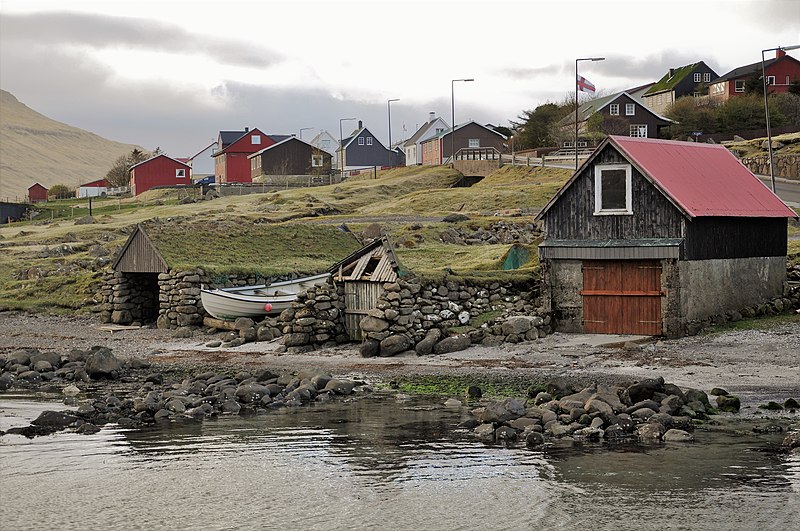 File:Faroe Islands, Eysturoy, Oyri (03), old boathouses.jpg