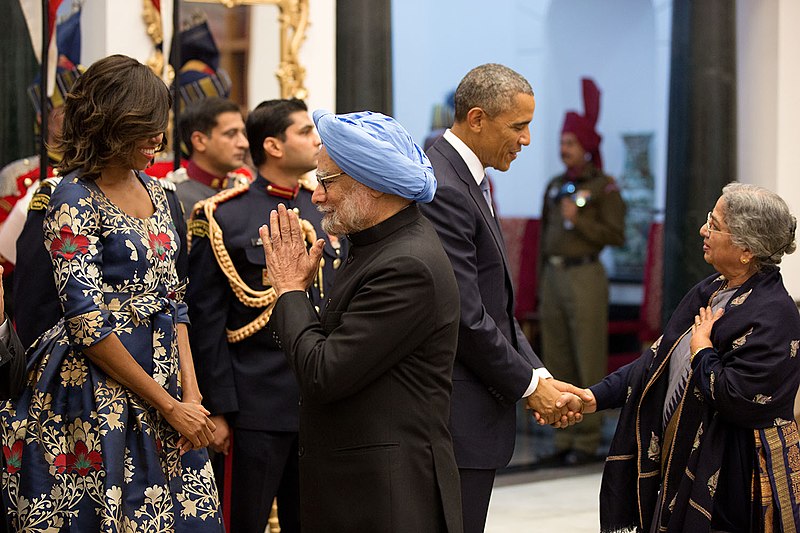File:First Lady Michelle Obama greets former Indian Prime Minister Manmohan Singh as President Barack Obama greets his wife Gursharan Kaur prior to the State Dinner at Rashtrapati Bhavan.jpg