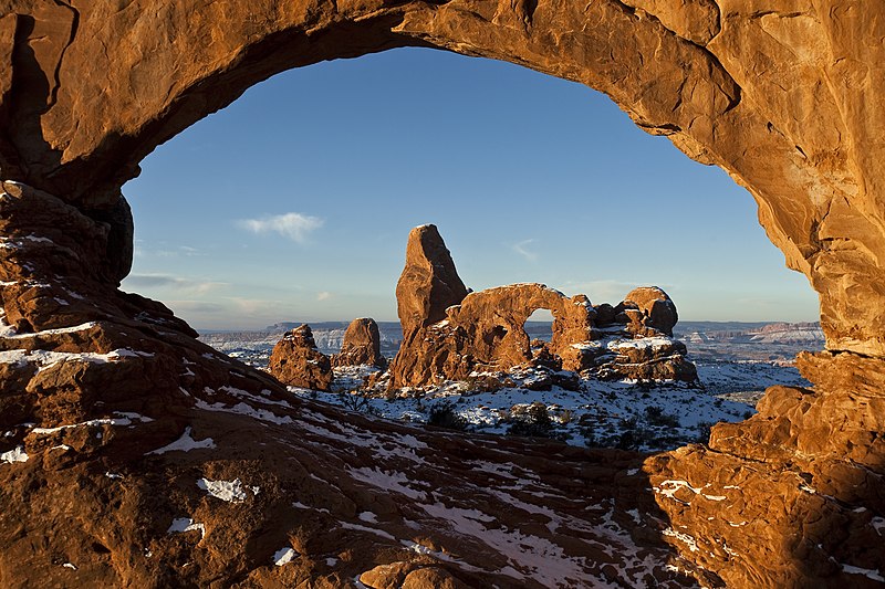 File:First Light on Turret Arch Framed by North Window (8390475338).jpg