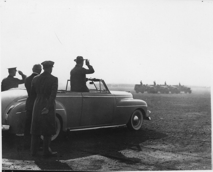 File:Franklin D. Roosevelt at Fort Lewis, Washington - NARA - 196662.tif