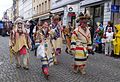 Die Kultur der Indianer als lustige Kostüme? Eine Parade beim Rosenmontag in Düsseldorf.
