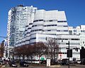 Het IAC Building van Frank Gehry en links daarvan 100 Eleventh Avenue