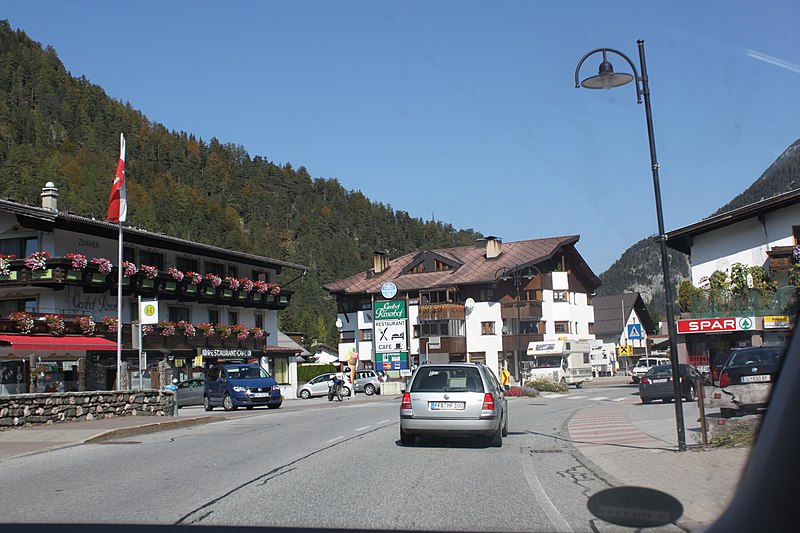 File:Gemeinde Scharnitz, Austria - panoramio.jpg