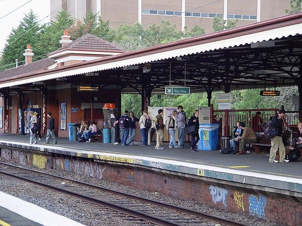 Eastbound view of Platform 2, June 2004