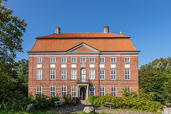 Gut Ludwigsburg – Haupthaus, Hoffassade