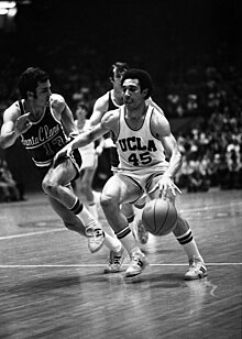 Henry Bibby playing against Santa Clara, 1972.jpg