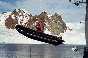 Détroit De Mcmurdo: Une position stratégique, Les vents, La vie sous la glace