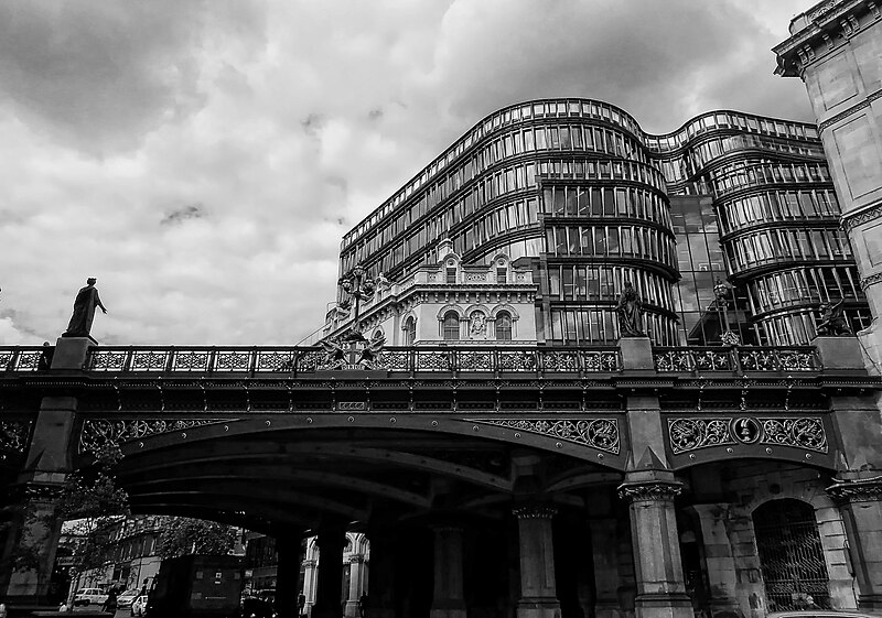 File:Holborn Viaduct (51493185681).jpg