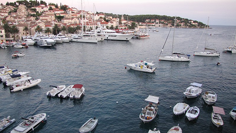 File:Hvar port - panoramio (1).jpg