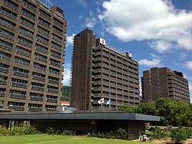 （左から）兵庫県庁舎1〜3号館