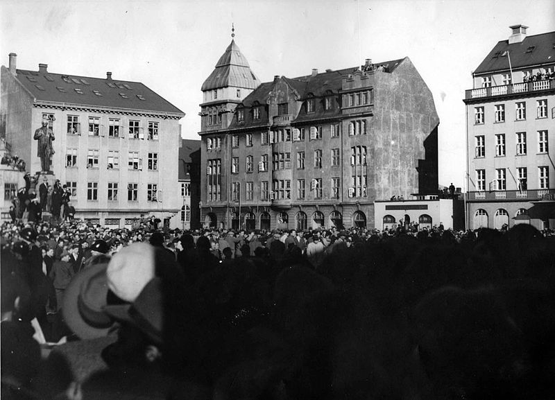 File:In the throng in front of the House of the Althing, during anti-NATO protests..jpg