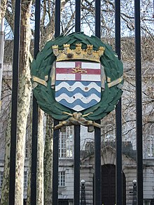 Coat of arms of London County Council on gates Inner london crown court southwark arms.jpg