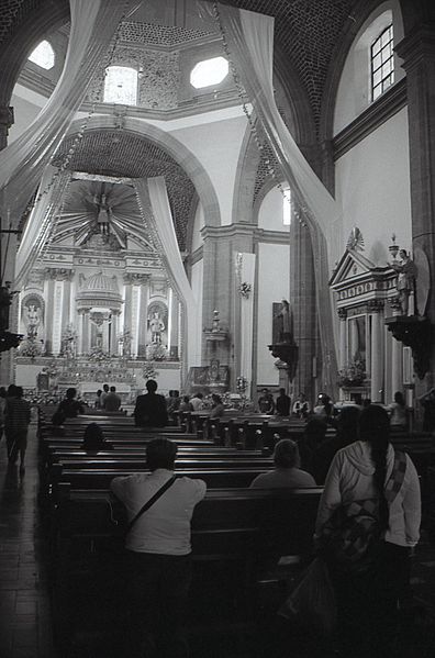 File:Interior del Templo de San Miguel Arcangel.jpg
