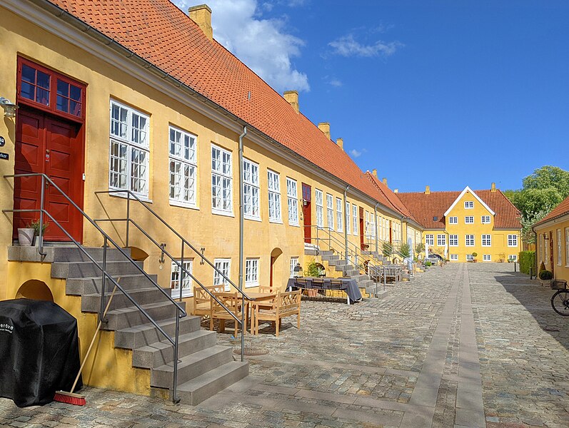 File:Jægersborg Barracks (51260172513).jpg