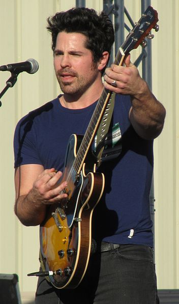 File:JT Hodges at 2012 WQYK Santa Fest.jpg