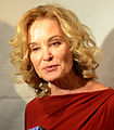 Jessica Lange interpreta Dusty Jackson.