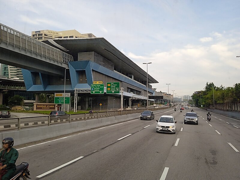 File:KG9 Bandar Utama MRT Exterior 20231216 081956.jpg