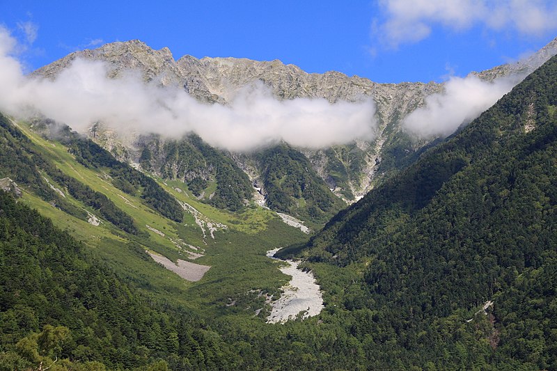 File:Kamikōchi, Hida Mountains range, Nagano Prefecture; September 2007 (08).jpg