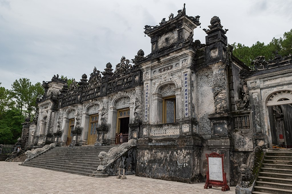 Khai Dinh tomb (38834468154)