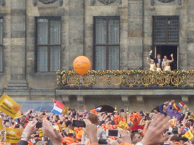 File:King Willem-Alexander and family.JPG