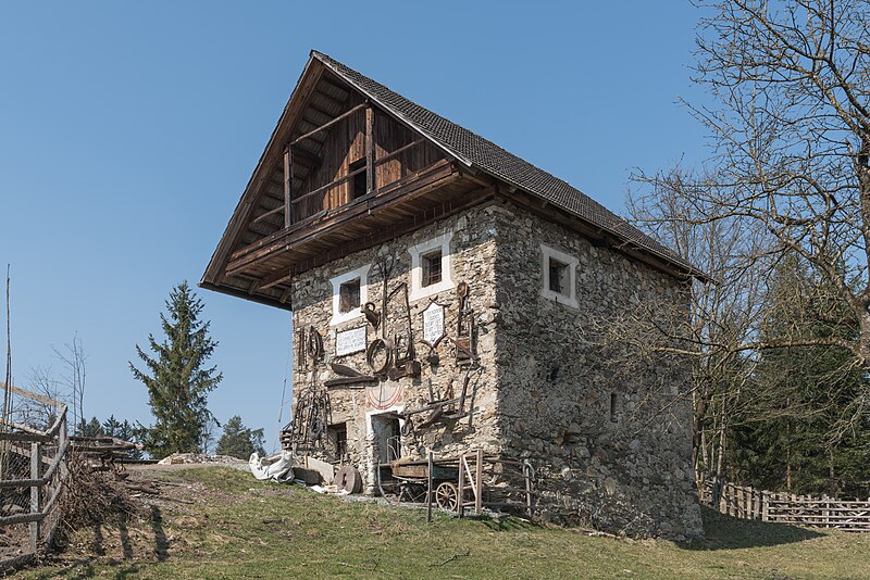 File:Klagenfurt Wölfnitz Ponfeld Ponfeldstraße Herrlich-Realität Geräteschuppen 21032015 1023.jpg