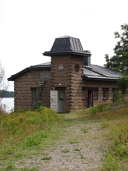 File:Kuivasaari fort sauna.JPG