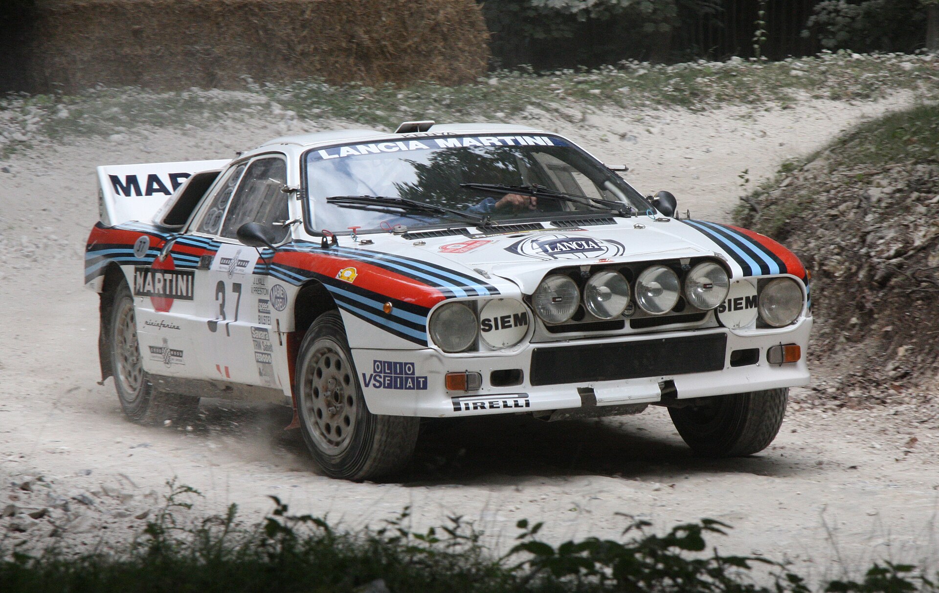 Rallye Historique 1920px-LanciaRally037