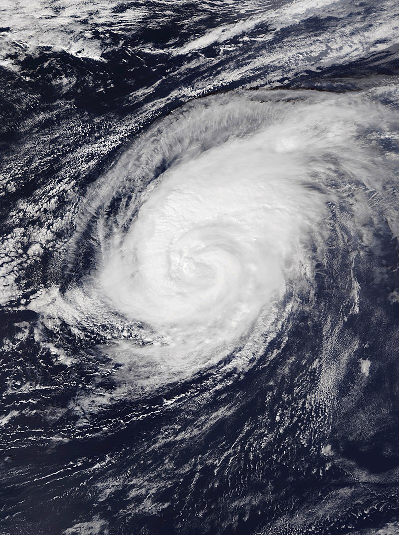 Veja a passagem da tempestade Leslie ao largo da Madeira e em