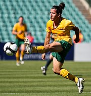 De Vanna playing for Australia in 2009 Lisa De Vanna.jpg