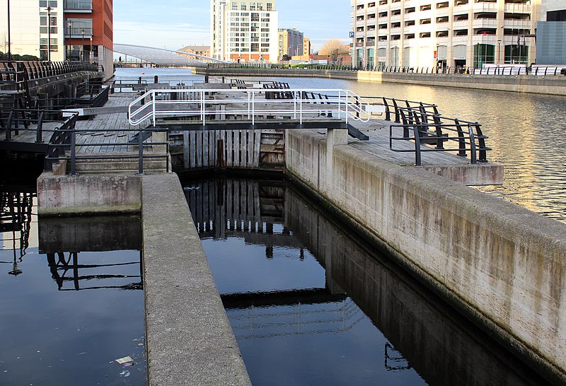 File:Lock to Canal Link in Princes Dock.jpg