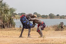 Mundari men wrestlling a prestigious game within the Mundari. Lucha entre clanes de la tribu Mundari, Terekeka, Sudan del Sur, 2024-01-29, DD 197.jpg