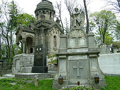 Lwow-cmentarzLyczakowski-grobowiecPininskich.jpg