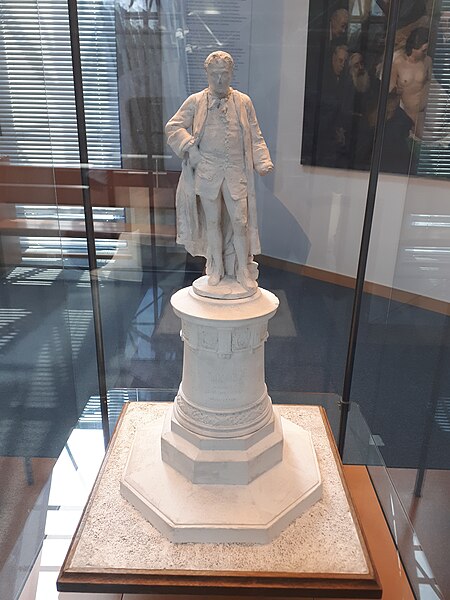 File:Maquette statue Diderot 2.jpg