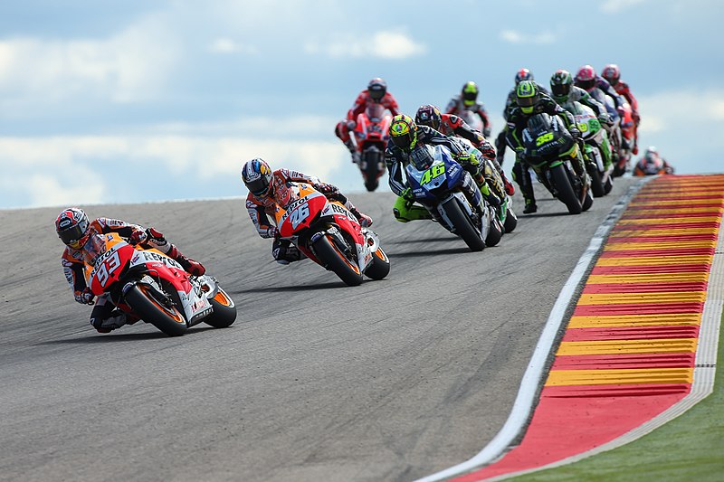 File:Marc Márquez leads the pack 2013 Aragón.jpg