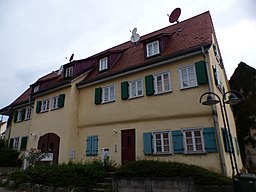 Mehrfach aufgeteiltes ehemaliges Bauernhaus, Hartwaldstraße 73, Stuttgart