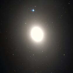 M85 בתמונה של טלסקופ החלל האבל