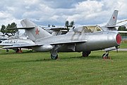 Mikoyan-Gurevich MiG-15UTI (03 red) (24550061927).jpg